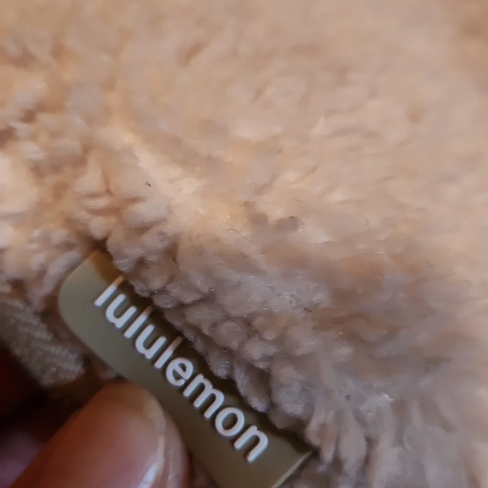 Lululemon Athletica Tan Sherpa Belt Bag - Picture 11 of 11